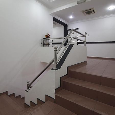 G City Hotel Телук-Интан Экстерьер фото