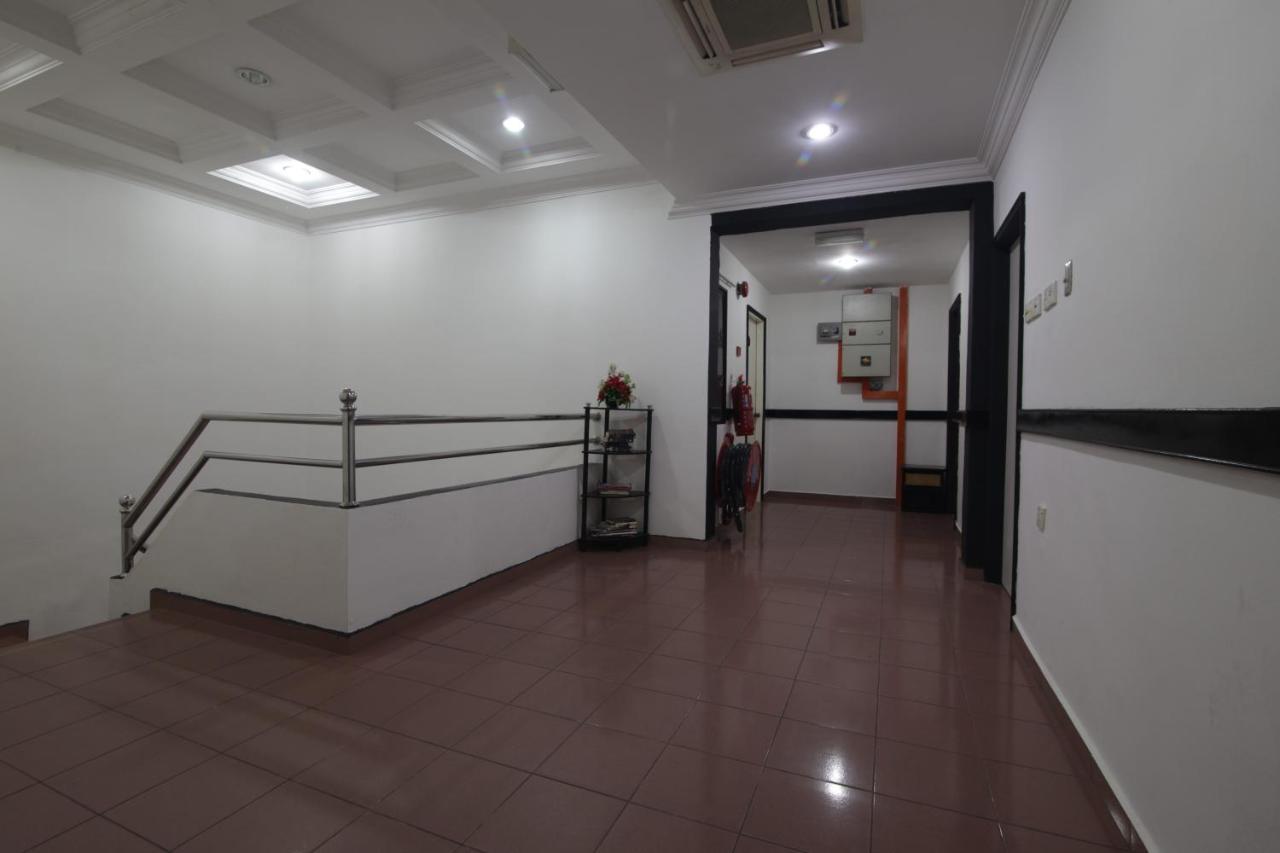 G City Hotel Телук-Интан Экстерьер фото