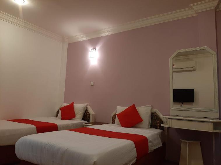G City Hotel Телук-Интан Экстерьер фото