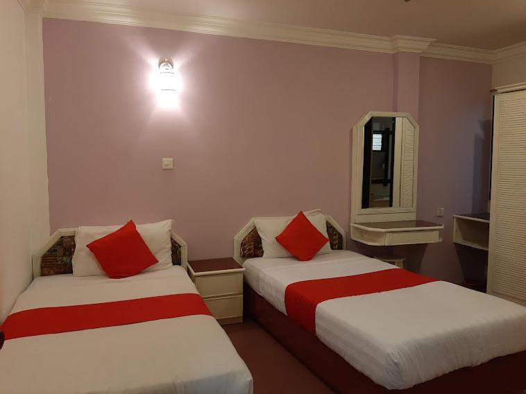 G City Hotel Телук-Интан Экстерьер фото